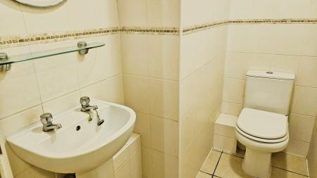 3 bedroom Flat to let in Kings Esplanade, Hove, BN3