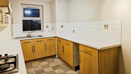 3 bedroom Flat to let in Kings Esplanade, Hove, BN3