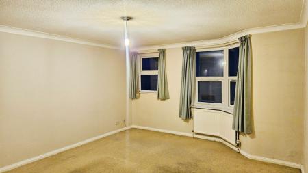 3 bedroom Flat to let in Kings Esplanade, Hove, BN3