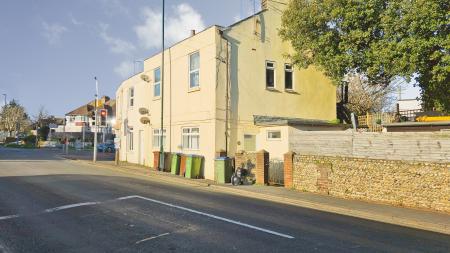 2 bedroom Flat to let in Chichester Road, Bognor Regis, PO21
