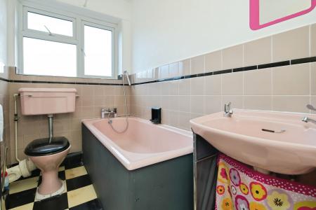 1 bedroom Studio flat to let in Lancaster Court, Hove, BN3