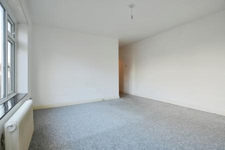 1 bedroom Studio flat to let in Lancaster Court, Hove, BN3