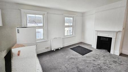 2 bedroom Flat to let in Tarring Road, Worthing, Worthing, BN11