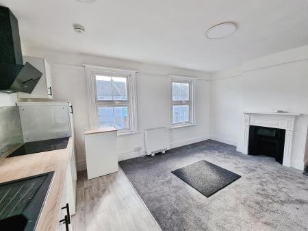 2 bedroom Flat to let in Tarring Road, Worthing, Worthing, BN11