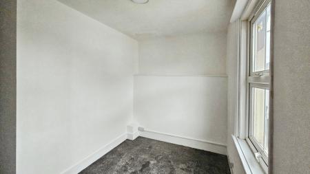 2 bedroom Flat to let in Tarring Road, Worthing, Worthing, BN11