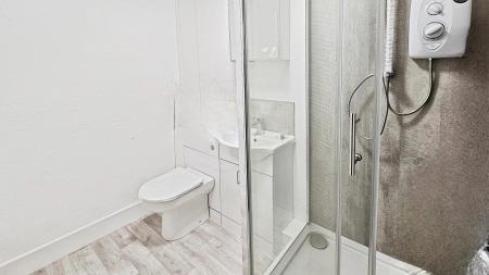 2 bedroom Flat to let in Tarring Road, Worthing, Worthing, BN11