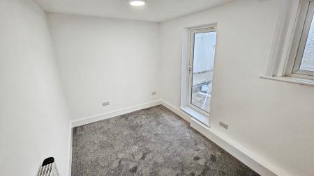 2 bedroom Flat to let in Tarring Road, Worthing, Worthing, BN11