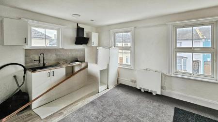 2 bedroom Flat to let in Tarring Road, Worthing, Worthing, BN11