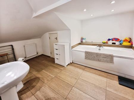 2 bedroom Flat to let in Selden Rd, Worthing, BN11