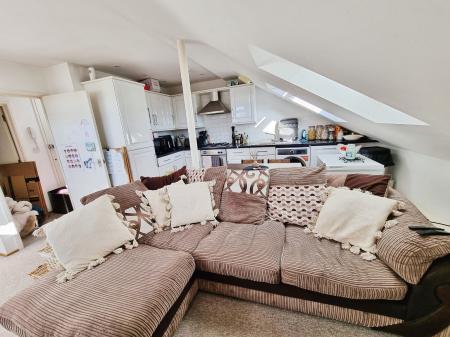 2 bedroom Flat to let in Selden Rd, Worthing, BN11