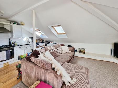 2 bedroom Flat to let in Selden Rd, Worthing, BN11