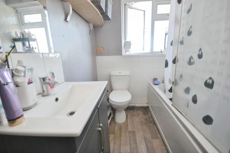 2 bedroom Apartment for sale in 231-237 Nevill Road, Hove, BN3