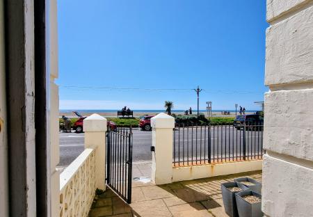 1 bedroom Flat to let in Marine parade, Worthing, Worthing, BN11