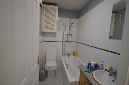 1 bedroom Flat to let in Marine parade, Worthing, Worthing, BN11