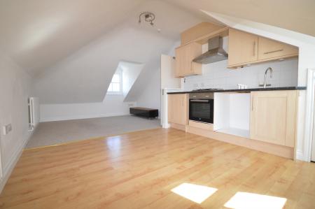 1 bedroom Flat to let in Lyndhurst Road, Worthing, BN11