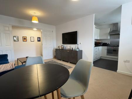 2 bedroom Flat to let in Harwood Close, Pulborough, RH20