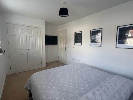 2 bedroom Flat to let in Harwood Close, Pulborough, RH20