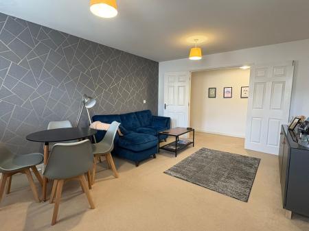 2 bedroom Flat to let in Harwood Close, Pulborough, RH20