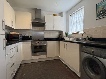 2 bedroom Flat to let in Harwood Close, Pulborough, RH20
