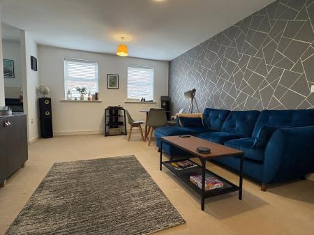 2 bedroom Flat to let in Harwood Close, Pulborough, RH20