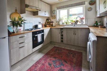 3 bedroom Terraced House for sale in Ellis Close, Arundel, BN18