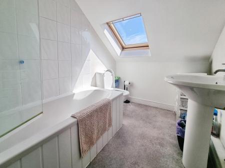 1 bedroom Flat to let in Queens Road, Worthing, BN11