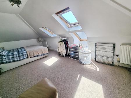 1 bedroom Flat to let in Queens Road, Worthing, BN11