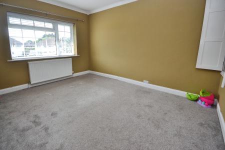3 bedroom Maisonette to let in Shirley Close, Worthing, BN14
