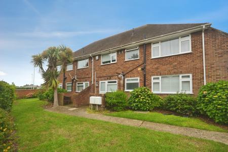 2 bedroom Ground floor maisonette to let in Sompting Avenue, Worthing, BN14