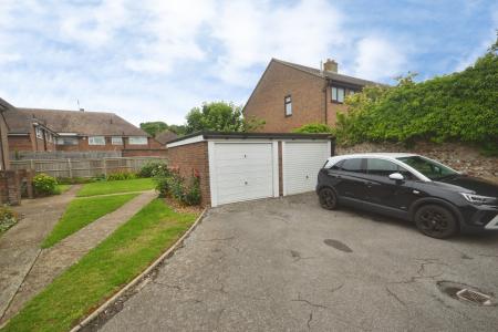 2 bedroom Ground floor maisonette to let in Sompting Avenue, Worthing, BN14