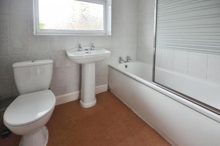 2 bedroom Ground floor maisonette to let in Sompting Avenue, Worthing, BN14