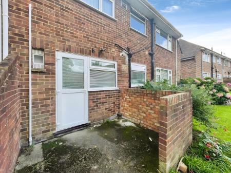2 bedroom Ground floor maisonette to let in Sompting Avenue, Worthing, BN14