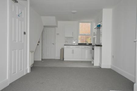 1 bedroom Flat to let in Cross Street, Worthing, BN11