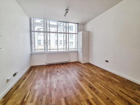 1 bedroom Flat to let in South Street, Worthing, BN11