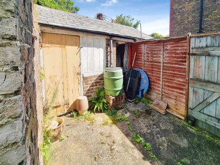 1 bedroom Flat to let in Cowper Road, Worthing, BN11