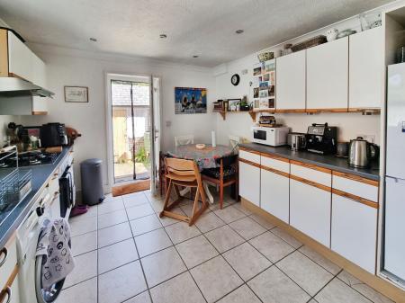1 bedroom Flat to let in Cowper Road, Worthing, BN11