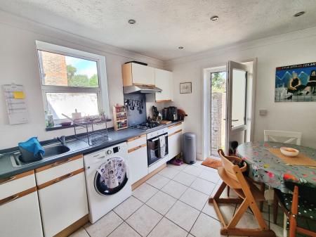 1 bedroom Flat to let in Cowper Road, Worthing, BN11