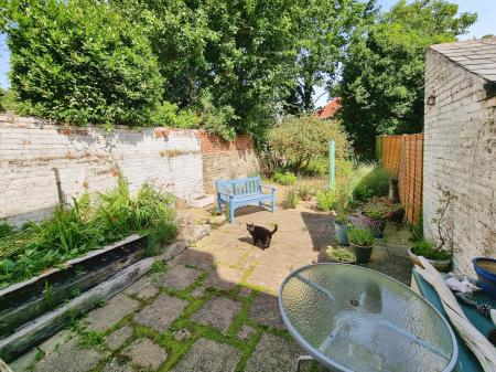 1 bedroom Flat to let in Cowper Road, Worthing, BN11
