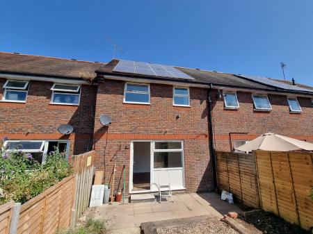 3 bedroom Terraced House to let in Ellis Close, Arundel, BN18