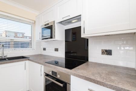 1 bedroom Flat to let in Wallace Avenue, Worthing, BN11