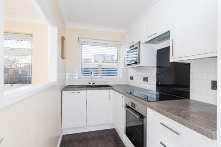 1 bedroom Flat to let in Wallace Avenue, Worthing, BN11