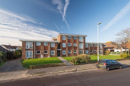 1 bedroom Flat to let in Wallace Avenue, Worthing, BN11