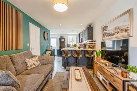 2 bedroom Semi-detached house for sale in Bloom Close, Worthing, Worthing, BN13