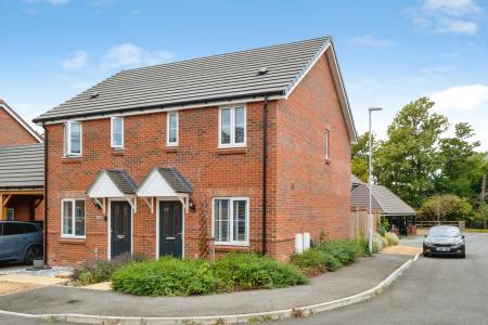 2 bedroom Semi-detached house for sale in Bloom Close, Worthing, Worthing, BN13
