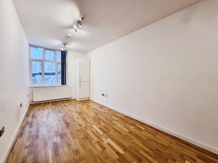 1 bedroom Flat to let in South Street, Worthing, BN11
