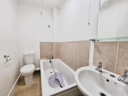 1 bedroom Flat to let in St Catherines Road, Littlehampton, BN17