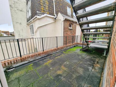 1 bedroom Flat to let in St Catherines Road, Littlehampton, BN17