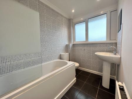 2 bedroom Terraced House to let in Northcourt Close, Rustington, BN16