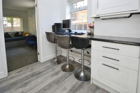 5 bedroom Detached house to let in Warren Road, Worthing, BN14