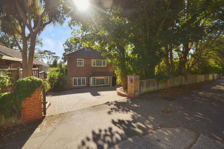 5 bedroom Detached house to let in Warren Road, Worthing, BN14